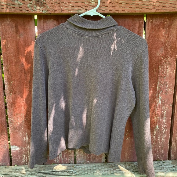 Turtle Neck - Picture 1 of 4